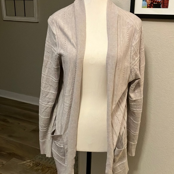 Tribekko 44 tan cardigan with pockets EUC 950 - Picture 1 of 6